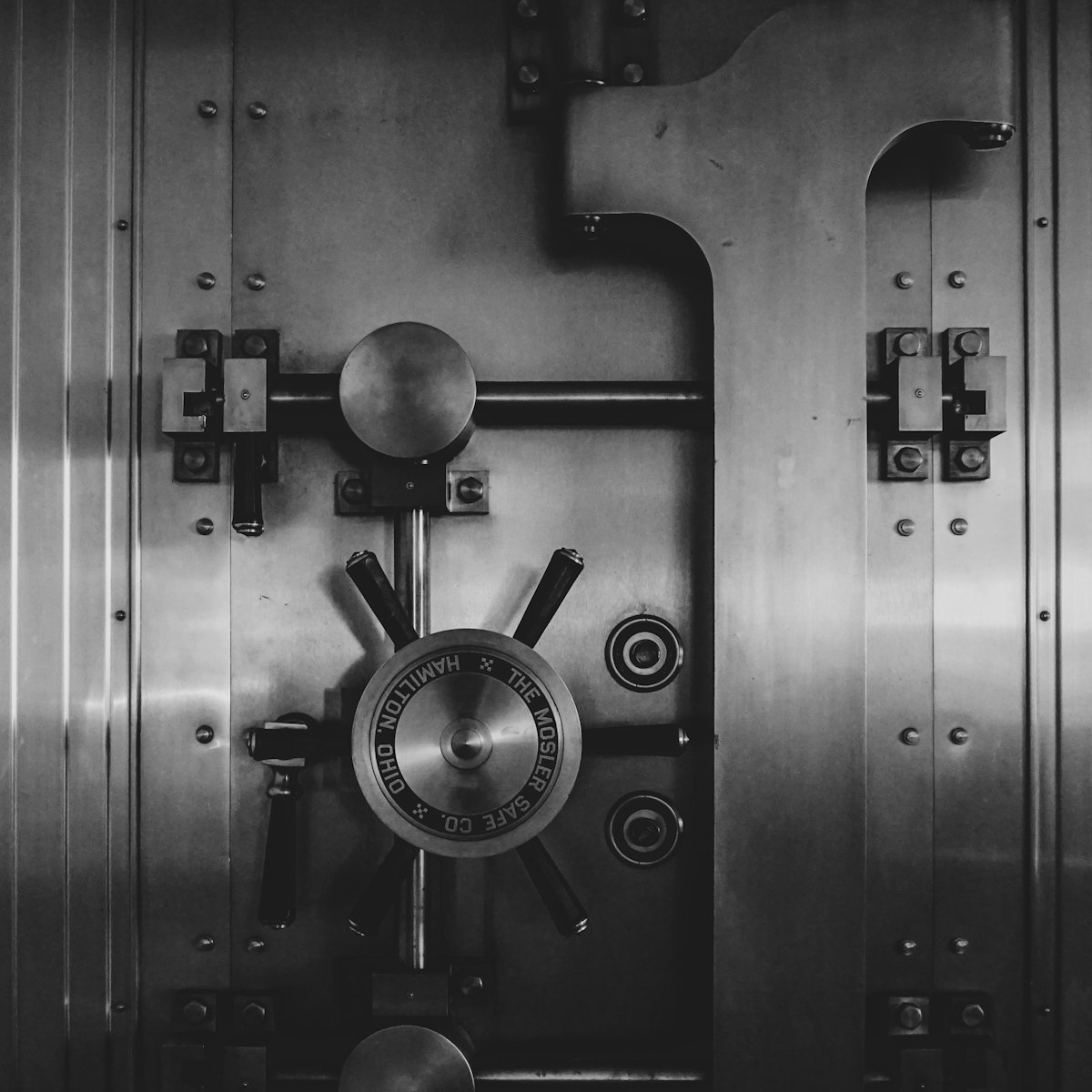 Safe locker use tips Tirana